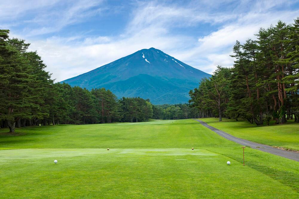 富士山の麓で繰り広げられるゴルファー達の熱き戦い！