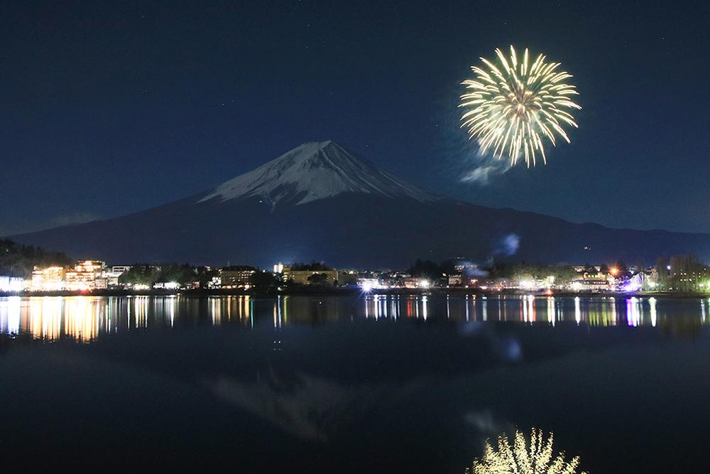 河口湖冬花火 冬の夜空を彩る人気イベントをご紹介