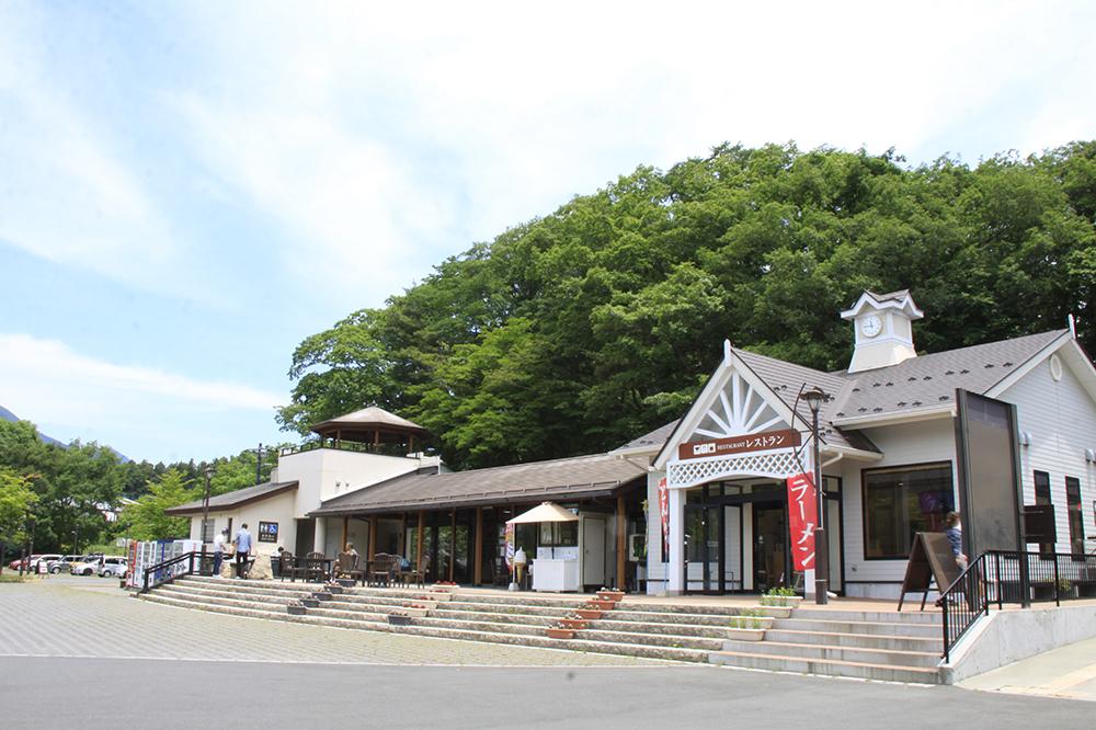 道の駅かつやま – 河口湖が目の前に広がる道の駅